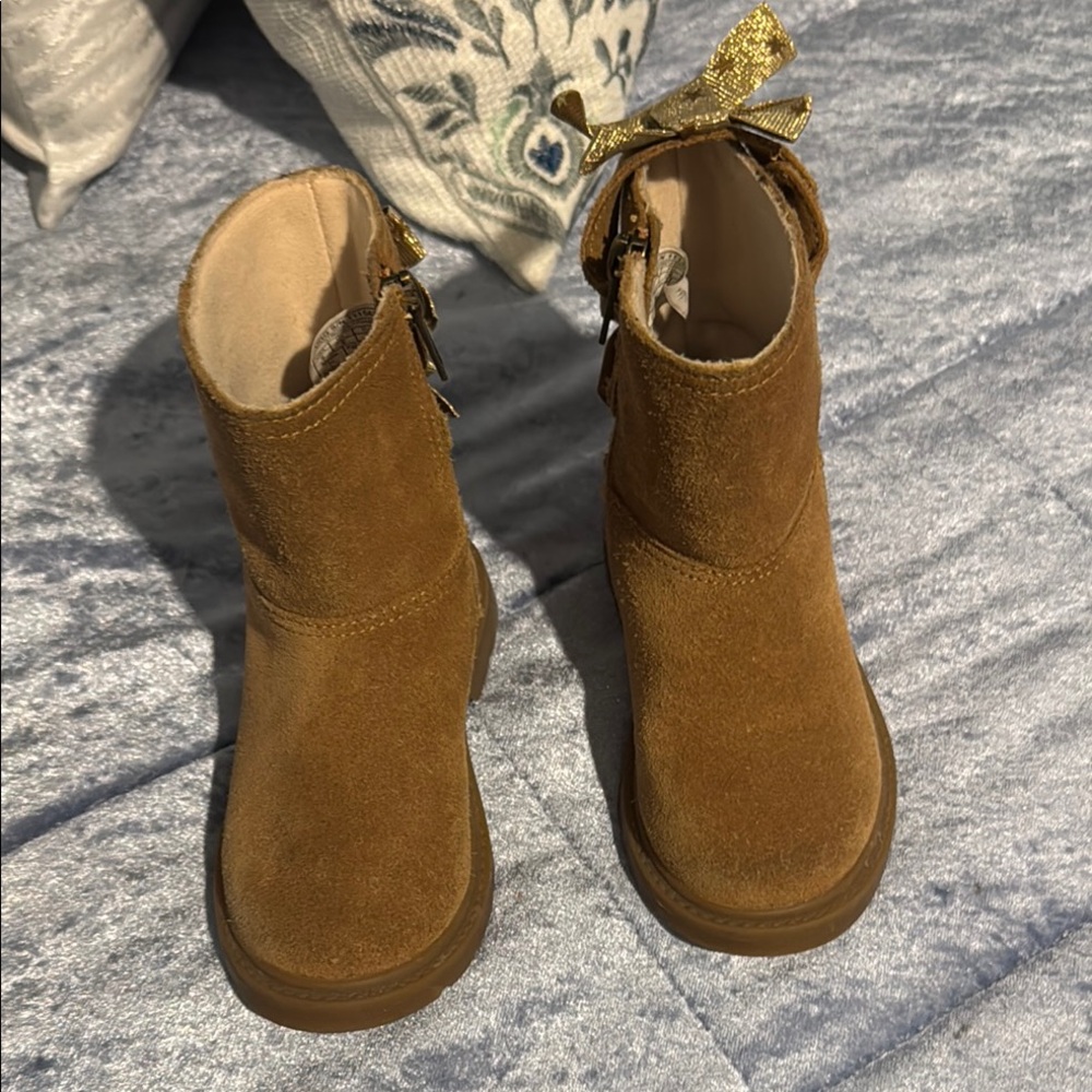 Ugg Bailey bows toddler size 9